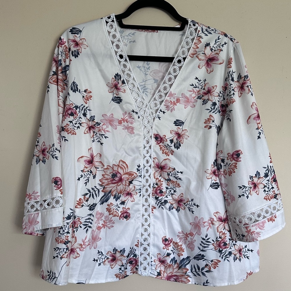 ❗️3/15 Sale❗️Floral Shein Top